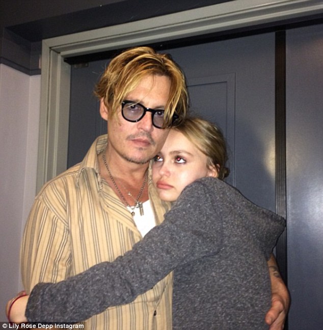 18 năm trưởng thành đầy ấn tượng của cô con gái “siêu mẫu” nhà Johnny Depp - Ảnh 3.