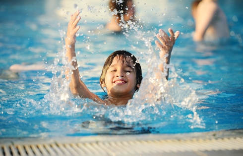 Những lưu ý đặc biệt quan trọng khi đưa con đi bơi trong những ngày nắng nóng - Ảnh 5.