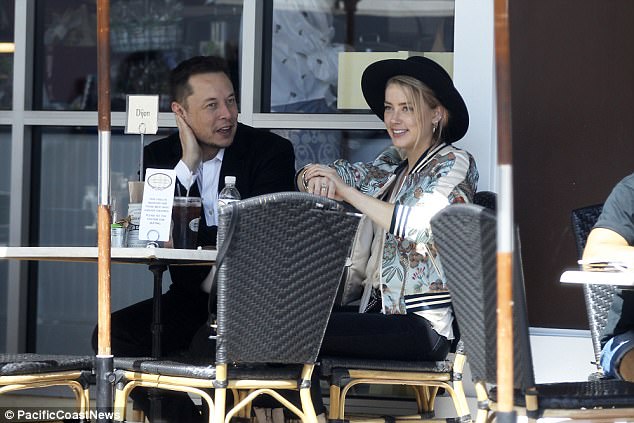 Vợ cũ của Johnny Depp “dính như sam” với người tình tỷ phú Elon Musk - Ảnh 2.
