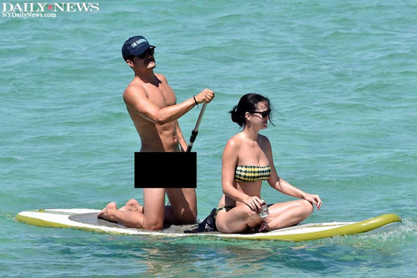 Katy Perry tiết lộ được tình cũ Orlando Bloom rủ cùng khỏa thân trên biển - Ảnh 2.