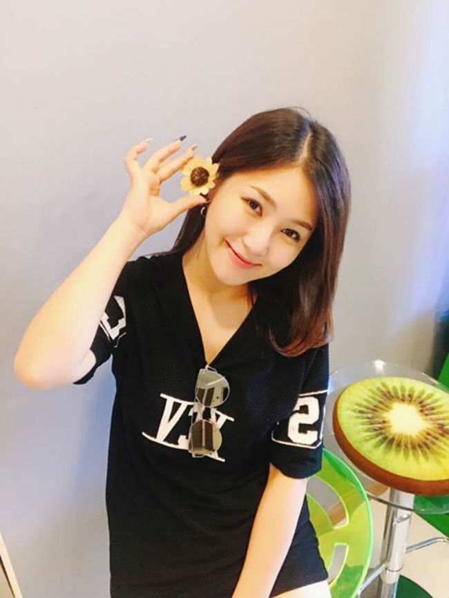 Soi nhất cử nhất động của sao Việt (1/7) - Ảnh 4. Soi nhất cử nhất động của sao Việt (1/7) - Ảnh 4.