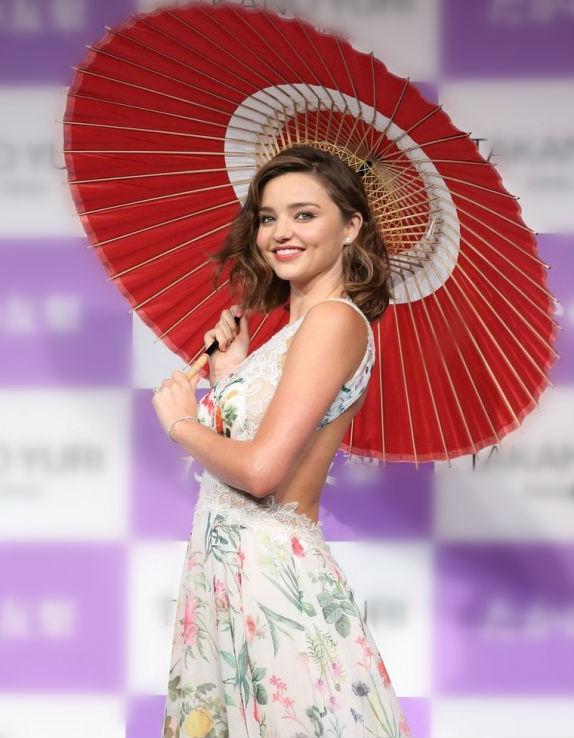 Lấy chồng tỷ phú nhưng Miranda Kerr vẫn miệt mài cày cuốc thế này  - Ảnh 7.