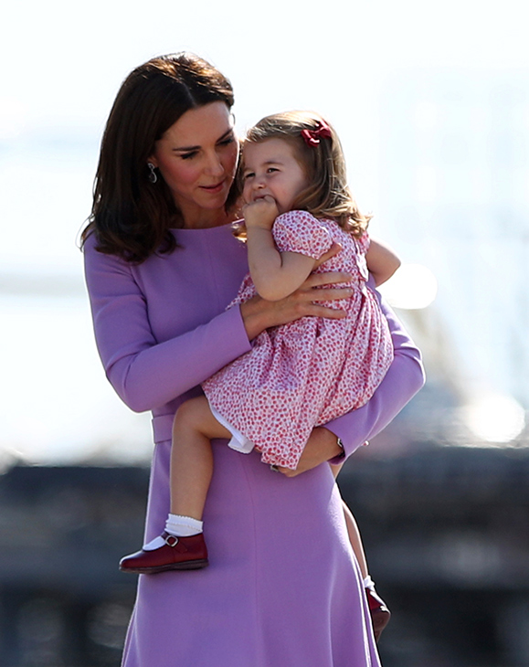 Cách công nương Kate Middleton khéo léo xử lí cơn ăn vạ của con y như một chuyên gia tâm lý - Ảnh 6.