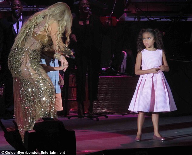 Cặp sinh đôi nhà Mariah Carey mới 6 tuổi đã muốn trở thành sao giống bố mẹ - Ảnh 4.