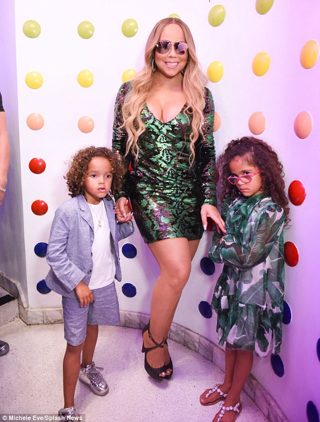 Con gái Mariah Carey ăn mặc già chát, đanh đá trước ống kính máy ảnh - Ảnh 1.