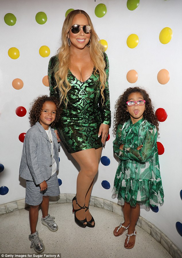 Con gái Mariah Carey ăn mặc già chát, đanh đá trước ống kính máy ảnh - Ảnh 2.