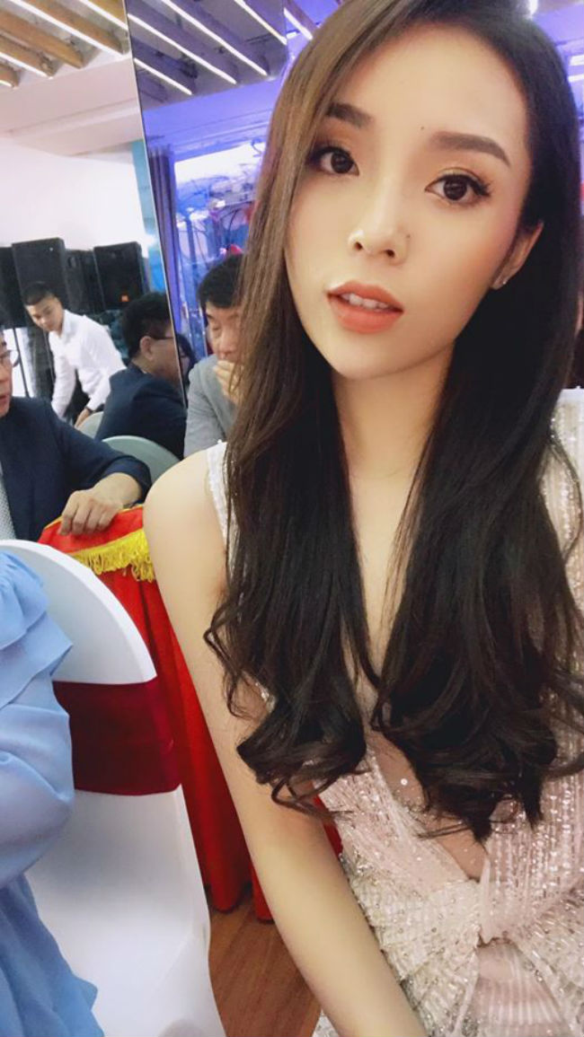 Soi nhất cử nhất động của sao Việt (19/8) - Ảnh 5.