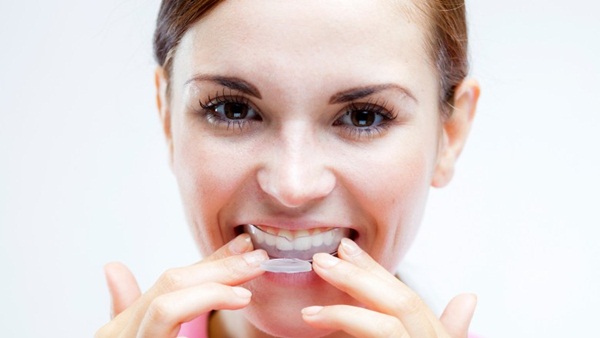 Để làm trắng răng, đây là 7 cách đơn giản mà con người hiện đại hay sử dụng nhất - Ảnh 3.
