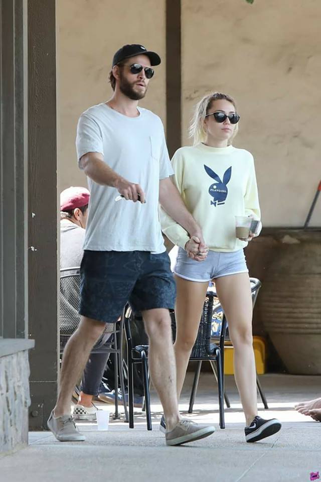 Miley Cyrus đỏ mặt khi trả lời câu hỏi về chuyện “giường chiếu” với Liam Hemsworth - Ảnh 3.