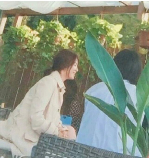 Bắt chước Song Hye Kyo, Song Joong Ki cũng vi vu với bạn bè trước ngày làm chồng người ta - Ảnh 5.