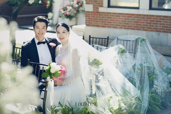 Những hình ảnh đẹp trong đám cưới bí mật của tài tử Lee Dong Gun - Ảnh 1.