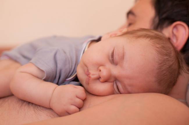 9 bí quyết để trẻ sơ sinh có giấc ngủ ngon mà bố mẹ không mệt mỏi - Ảnh 2.