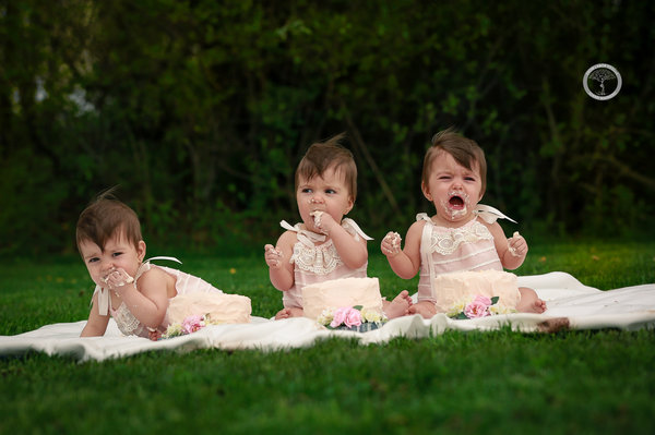 Bộ ảnh ngọt lịm tim của 3 bé sinh ba tự nhiên hiếm gặp trên thế giới - Ảnh 12.