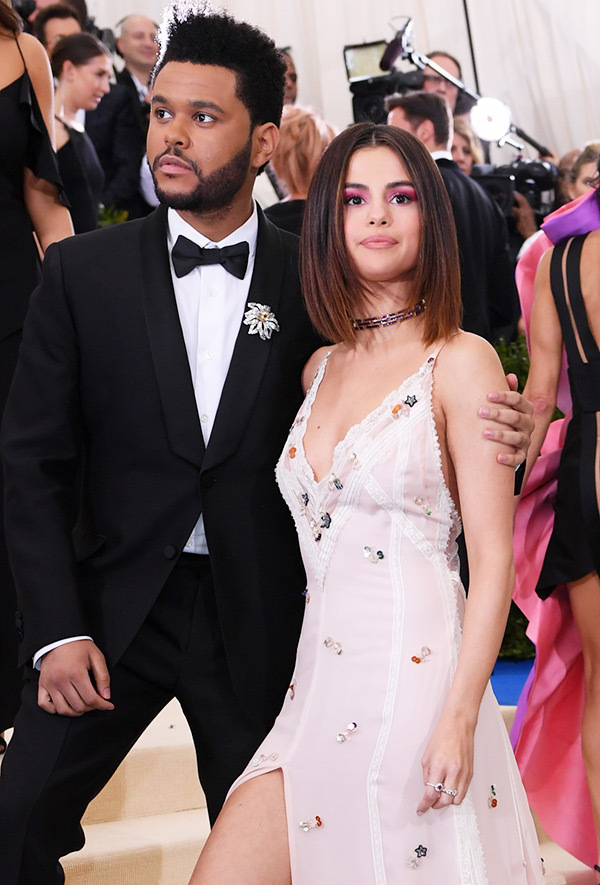 Selena Gomez chia tay bạn trai The Weeknd sau khi lộ ảnh thân mật với “tình cũ” Justin Bieber - Ảnh 1.