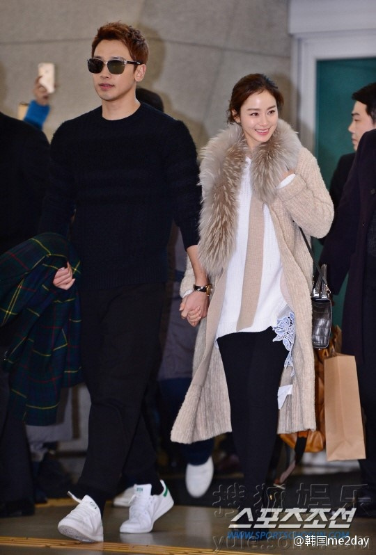 Vợ chồng son Kim Tae Hee - Rain nắm tay đi trăng mật Bali, lần đầu công khai xuất hiện bên nhau - Ảnh 2.