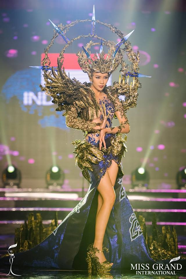 Huyền My tiếp tục giữ vị trí thứ 2 trong phần thi trang phục dân tộc Miss Grand International 2017 - Ảnh 1.