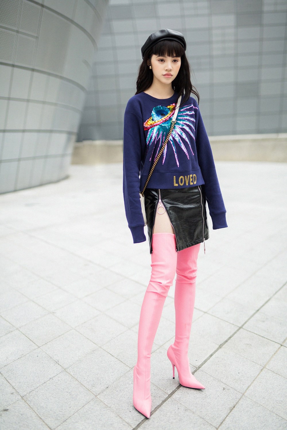 Lấn &aacute;t hết mọi loại kh&aacute;c, boots cao đến đầu gối trở th&agrave;nh m&oacute;n đồ được diện nhiều nhất trong m&ugrave;a đ&ocirc;ng năm nay - Ảnh 18.