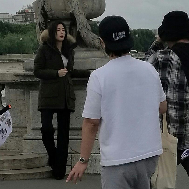 Jun Ji Hyun vác bụng bầu sang Pháp quay quảng cáo - Ảnh 1.