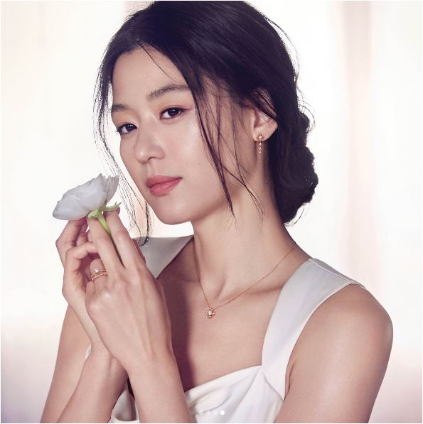 Mợ chảnh Jun Ji Hyun bùng nổ nhan sắc dù đang mang bầu tháng thứ 4 - Ảnh 2.