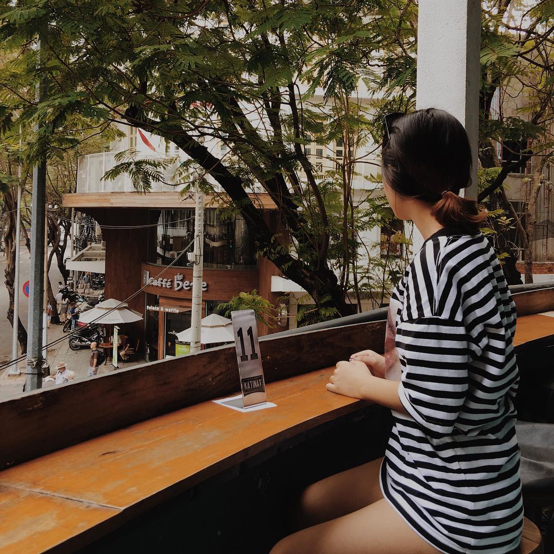 7 qu&aacute;n cafe c&oacute; ban c&ocirc;ng cực hay ho để ngồi l&igrave; cả buổi kh&ocirc;ng biết ch&aacute;n ở S&agrave;i G&ograve;n - Ảnh 18.