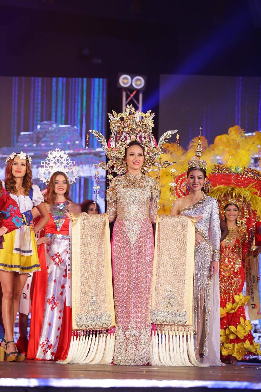 Đỗ Trần Kh&aacute;nh Ng&acirc;n: Từ c&ocirc; n&agrave;ng mờ nhạt bị Kỳ Duy&ecirc;n vượt mặt tại HHVN 2014 đến chủ nh&acirc;n vương miện Miss Globe 2017 - Ảnh 1.