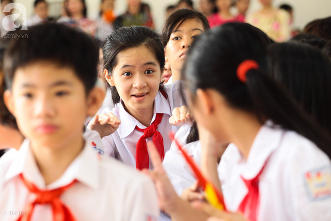 Trong rộn ràng ngày 5/9, có một ngôi trường ở Hà Nội, lễ khai giảng không có âm thanh - Ảnh 4.