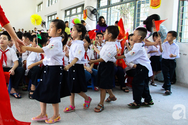 Trong rộn ràng ngày 5/9, có một ngôi trường ở Hà Nội, lễ khai giảng không có âm thanh - Ảnh 7.
