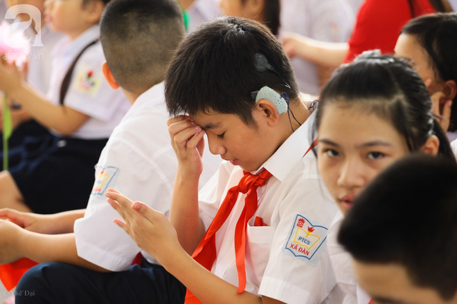 Trong rộn ràng ngày 5/9, có một ngôi trường ở Hà Nội, lễ khai giảng không có âm thanh - Ảnh 9.