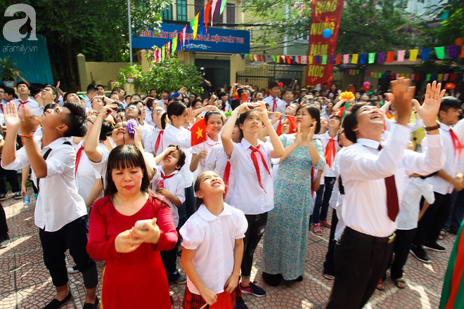 Trong rộn ràng ngày 5/9, có một ngôi trường ở Hà Nội, lễ khai giảng không có âm thanh - Ảnh 12.
