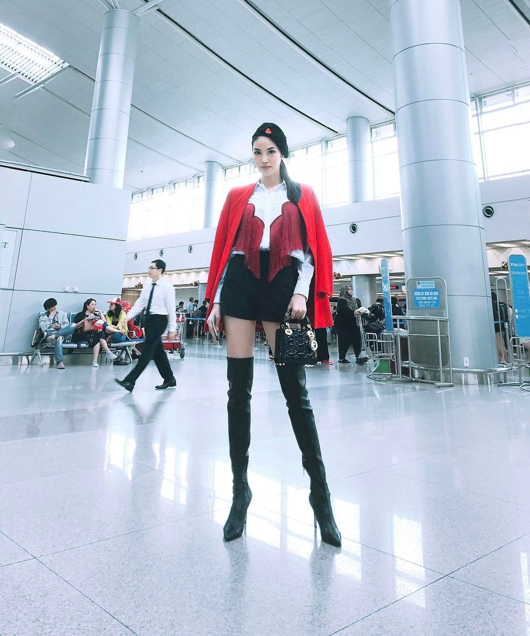 Lấn &aacute;t hết mọi loại kh&aacute;c, boots cao đến đầu gối trở th&agrave;nh m&oacute;n đồ được diện nhiều nhất trong m&ugrave;a đ&ocirc;ng năm nay - Ảnh 2.