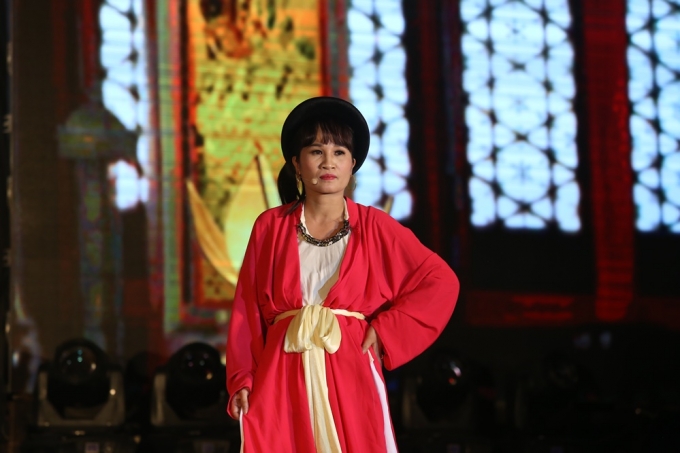 Lê Thị Dần Thách thức danh hài: Chúng tôi là vợ chồng nhà quê nhưng còn hơn nhiều các cặp đôi thành thị đang yêu - Ảnh 4. Lê Thị Dần Thách thức danh hài: Chúng tôi là vợ chồng nhà quê nhưng còn hơn nhiều các cặp đôi thành thị đang yêu - Ảnh 4.