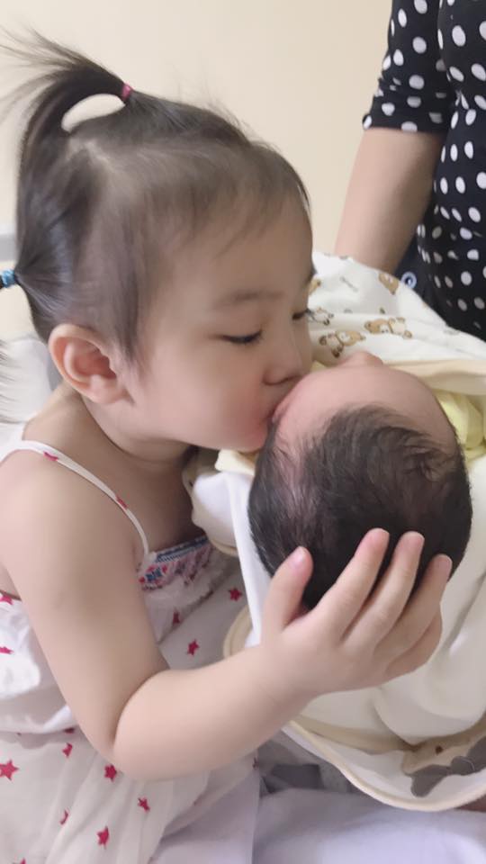 Lều Phương Anh lần đầu khoe ảnh con trai mới sinh - Ảnh 3. Lều Phương Anh lần đầu khoe ảnh con trai mới sinh - Ảnh 3.