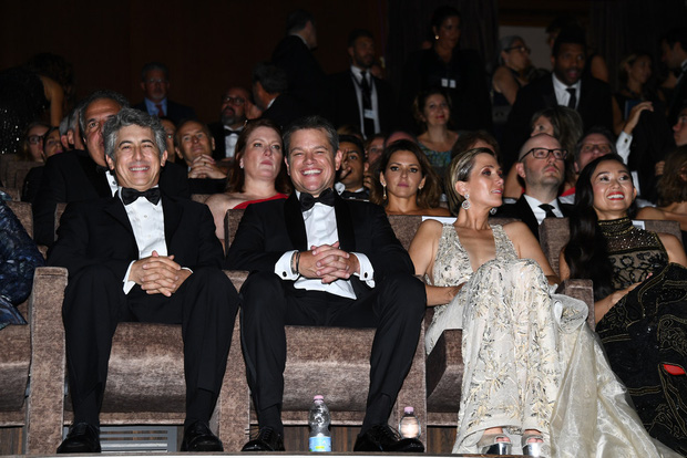 Thảm đỏ LHP Venice: Matt Damon quấn quýt không rời bên cô vợ bồi bàn - Ảnh 6.