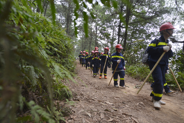 Gần 100 trẻ nhỏ Hà Nội lạc trong rừng suốt 3 giờ, vật lộn với các thử thách, hiểm nguy để sinh tồn - Ảnh 5.