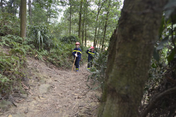 Gần 100 trẻ nhỏ Hà Nội lạc trong rừng suốt 3 giờ, vật lộn với các thử thách, hiểm nguy để sinh tồn - Ảnh 8.