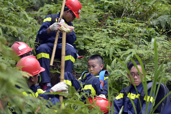 Gần 100 trẻ nhỏ Hà Nội lạc trong rừng suốt 3 giờ, vật lộn với các thử thách, hiểm nguy để sinh tồn - Ảnh 16.