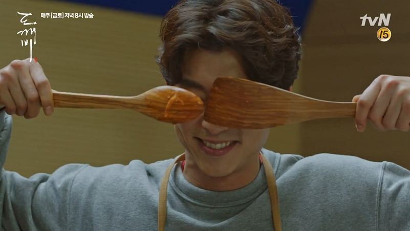 Sốc: Thần Chết Lee Dong Wook trơ mắt nh&igrave;n Kim Go Eun chết trong tập cuối Goblin - Ảnh 4.