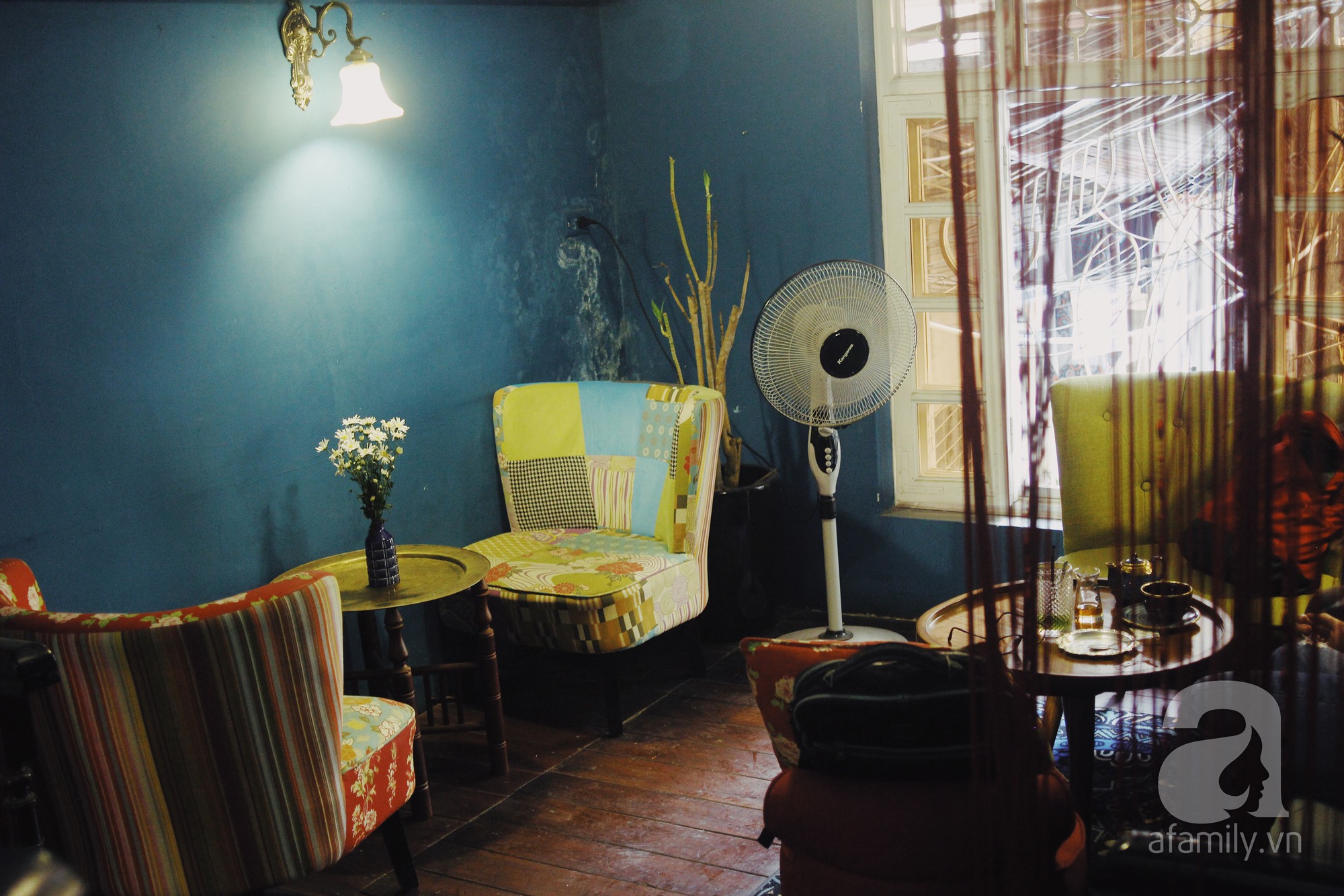 H&agrave; Nội: 5 qu&aacute;n cafe bước v&agrave;o l&agrave; thấy ấm sực, cặp đ&ocirc;i hay c&aacute;c n&agrave;ng FA đều c&oacute; thể gh&eacute; để lấy cảm hứng cho tuần mới - Ảnh 18.