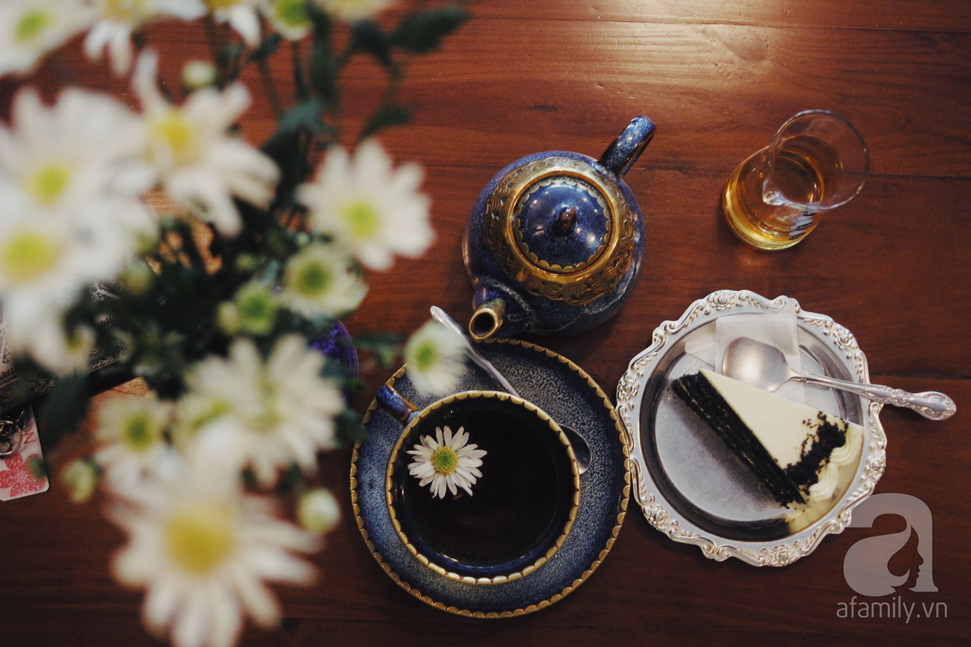 H&agrave; Nội: 5 qu&aacute;n cafe bước v&agrave;o l&agrave; thấy ấm sực, cặp đ&ocirc;i hay c&aacute;c n&agrave;ng FA đều c&oacute; thể gh&eacute; để lấy cảm hứng cho tuần mới - Ảnh 22.