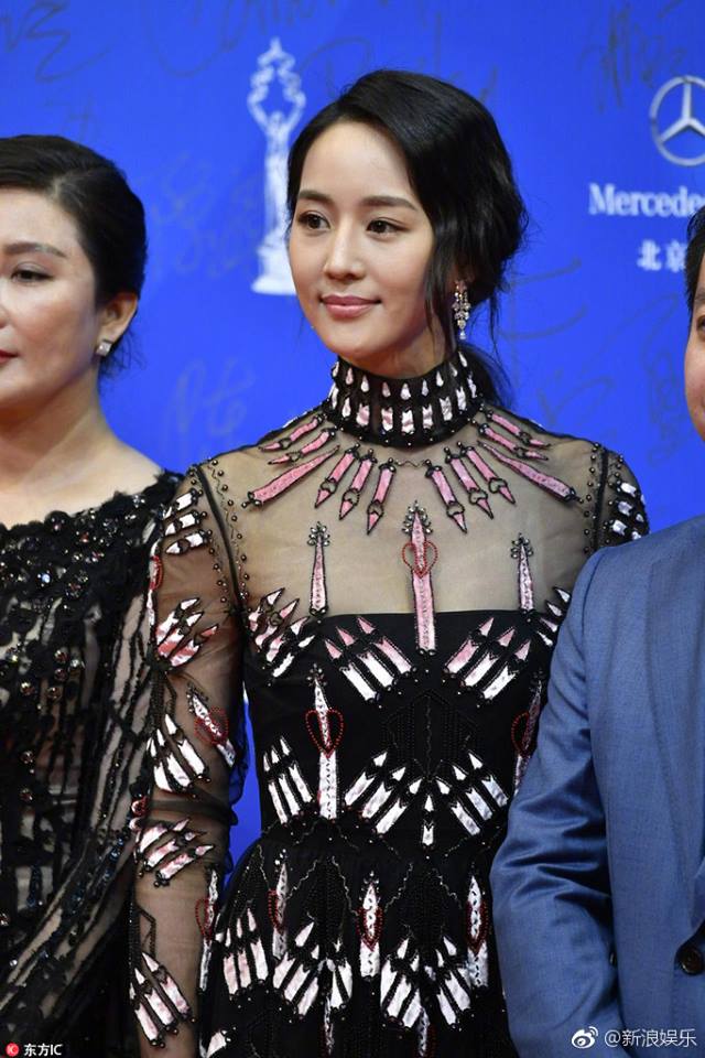 Các mỹ nữ xinh đẹp bậc nhất Hoa ngữ đồng loạt sến súa và già chát trên thảm đỏ - Ảnh 9.