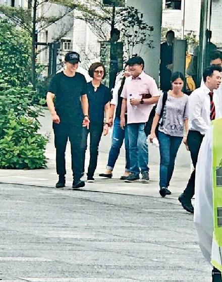 Dù vắng bóng con dâu Dương Mịch, bố Lưu Khải Uy vẫn vui vì con trai mua tặng nhà 200 tỷ - Ảnh 3. Dù vắng bóng con dâu Dương Mịch, bố Lưu Khải Uy vẫn vui vì con trai mua tặng nhà 200 tỷ - Ảnh 3.