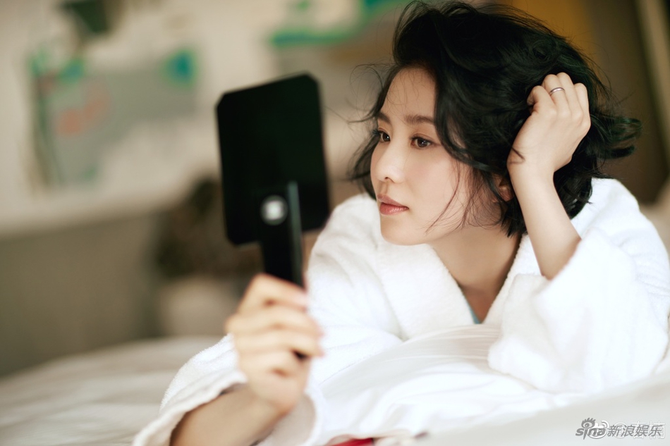 Lưu Thi Thi đẹp kiêu sa như thế này bảo sao Ngô Kỳ Long cứ yêu chiều