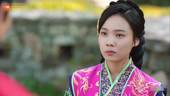 Khán giả cũng phát mệt khi 2 người đàn ông không có việc gì làm chỉ đi tranh nhau nữ chính Kim So Hyun - Ảnh 2. Khán giả cũng phát mệt khi 2 người đàn ông không có việc gì làm chỉ đi tranh nhau nữ chính Kim So Hyun - Ảnh 2.