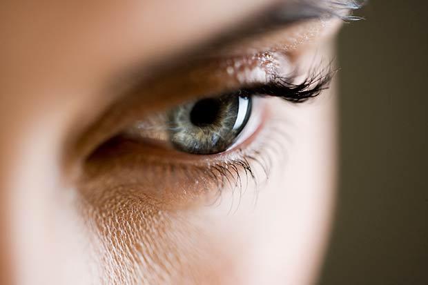 6 nguyên nhân dẫn đến chứng mất thị lực một bên mắt tạm thời - Ảnh 1.
