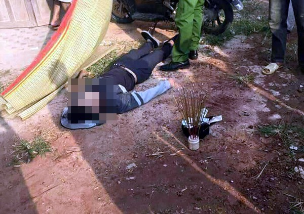 Thái Nguyên: Người dân hốt hoảng phát hiện nam thanh niên chết trên xe máy - Ảnh 1.