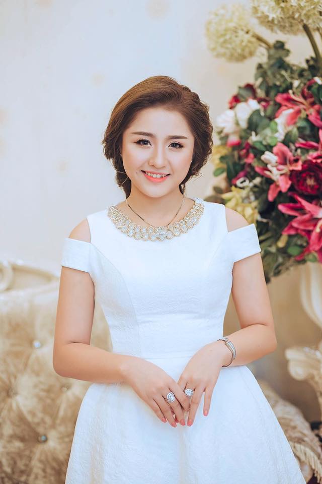 Ghen tị với cuộc sống xa hoa của cô vợ Đà Nẵng được tặng nhẫn kim cương, đi siêu xe 7 tỉ - Ảnh 4.
