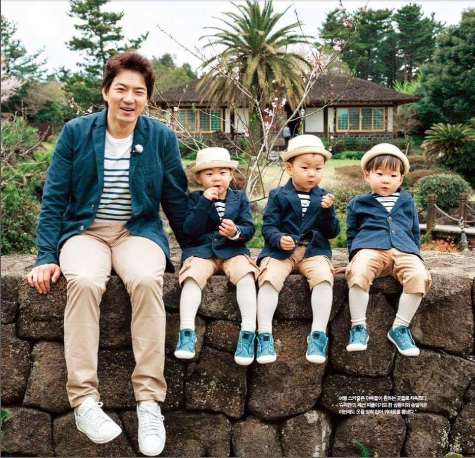Cặp sinh ba Hàn Quốc là điều kỳ diệu và đáng nể. Hãy thưởng thức những khoảnh khắc đáng yêu và đầy cảm xúc của cặp sinh ba Hàn Quốc thông qua bộ sưu tập ảnh và video đặc biệt. Đến với chúng tôi để cảm nhận sự độc đáo và đặc biệt của tình yêu và gia đình.