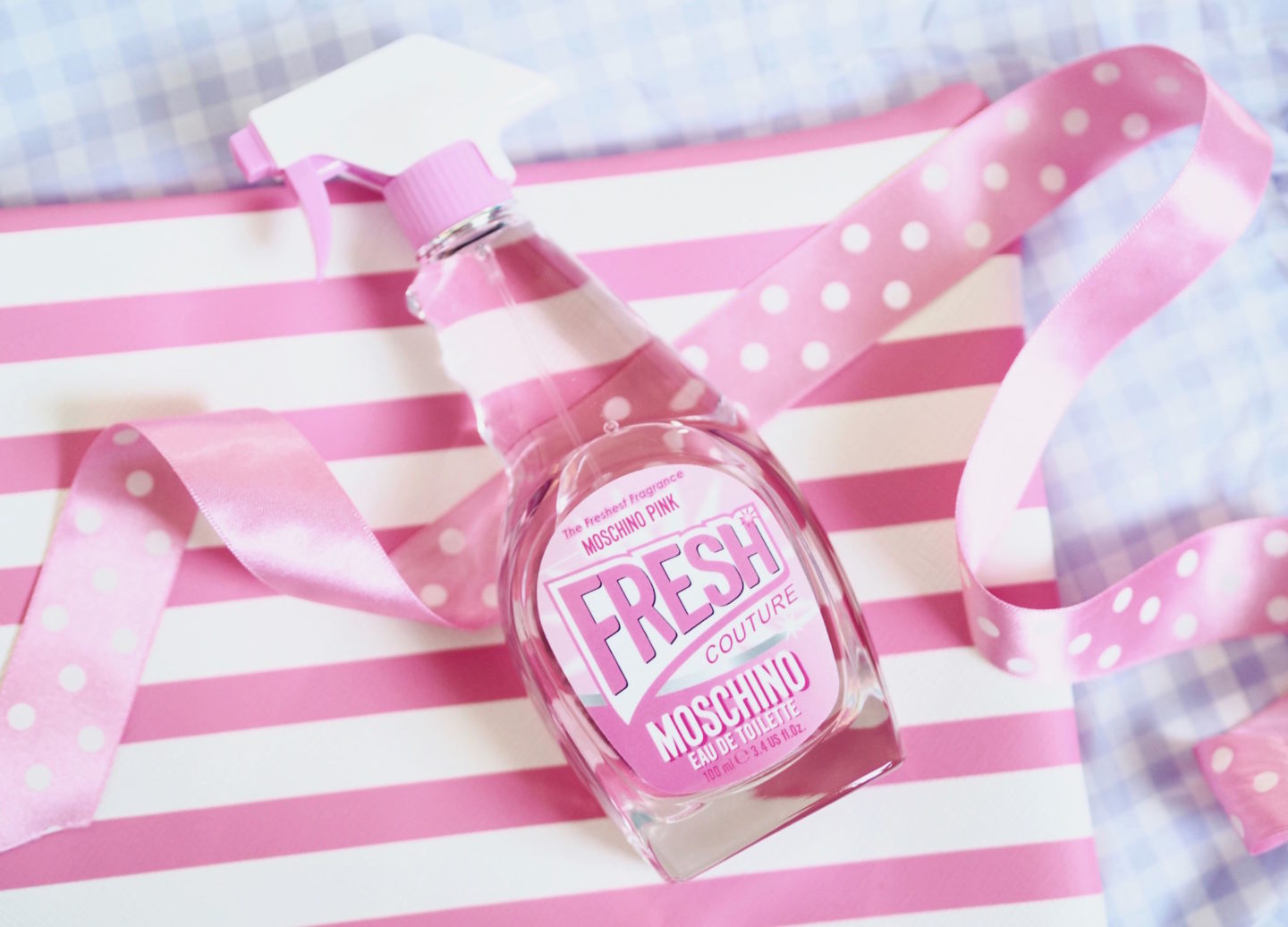 Moschino lại khiến d&acirc;n t&igrave;nh đổ gục với loại nước hoa đột lốt chai nước xịt k&iacute;nh phi&ecirc;n bản 2 - Ảnh 2.