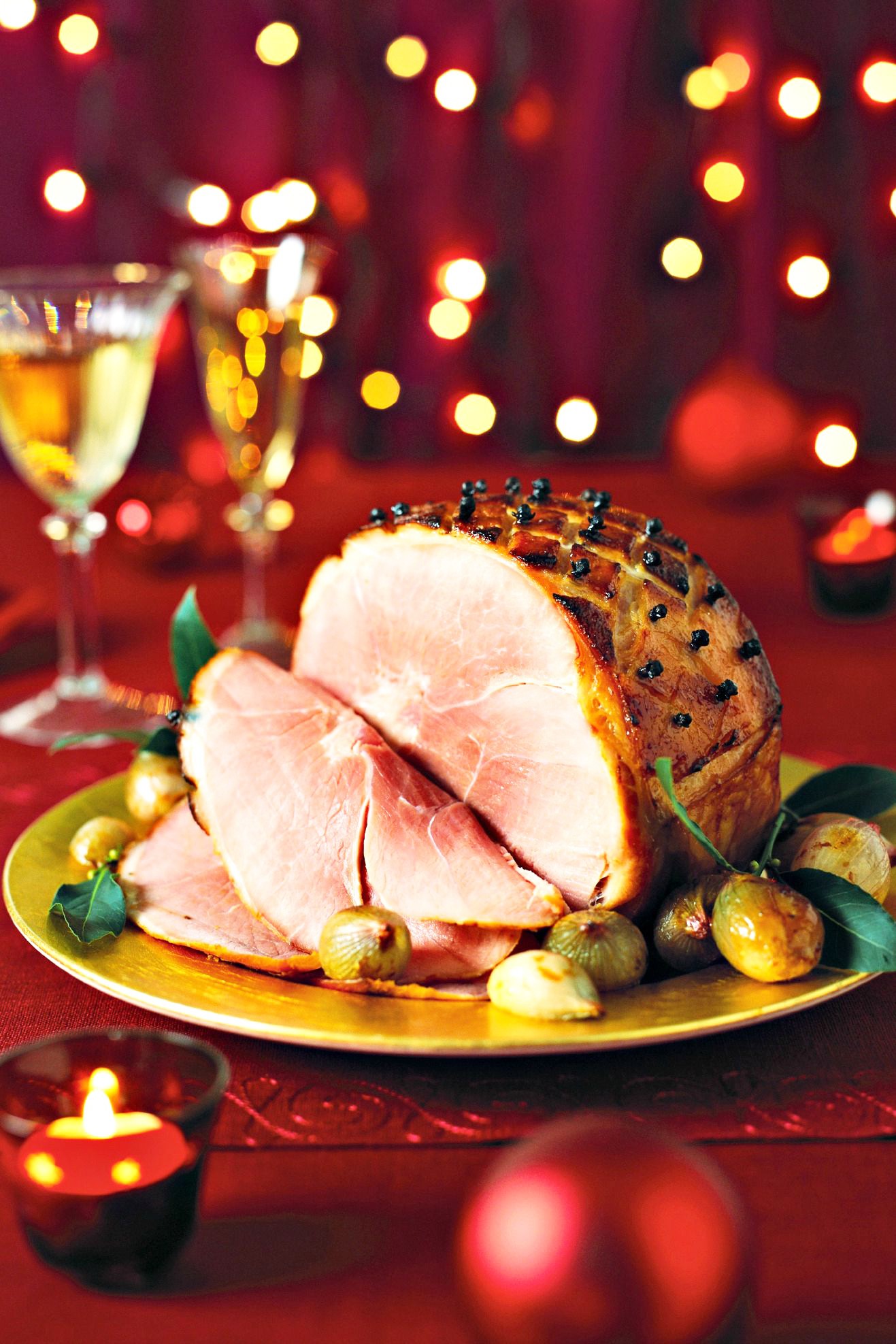Thực đơn Giáng sinh truyền thống là một phần không thể thiếu trong mùa lễ hội. Với nhiều món ăn đặc trưng như Thịt bò nướng, Hải sản, Bánh tráng mỳ, chúng ta có thể tổ chức bữa tiệc hoành tráng trong mùa lễ hội tuyệt vời này. Hãy xem hình ảnh để tìm thấy những ý tưởng cho thực đơn Giáng sinh của bạn.