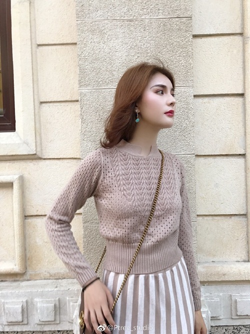 Hot girl Trung Quốc lộ mặt mộc già như bà thím trên livestream khiến các fan cuồng tá hỏa - Ảnh 8. Hot girl Trung Quốc lộ mặt mộc già như bà thím trên livestream khiến các fan cuồng tá hỏa - Ảnh 8.